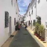 Silica Near Bonzana Square 아파트