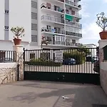아파트 Silica Near Bonzana Square *